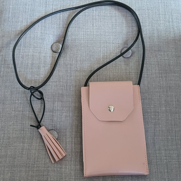 Baby pink small crossbody bag with tassle - Picture 1 of 6